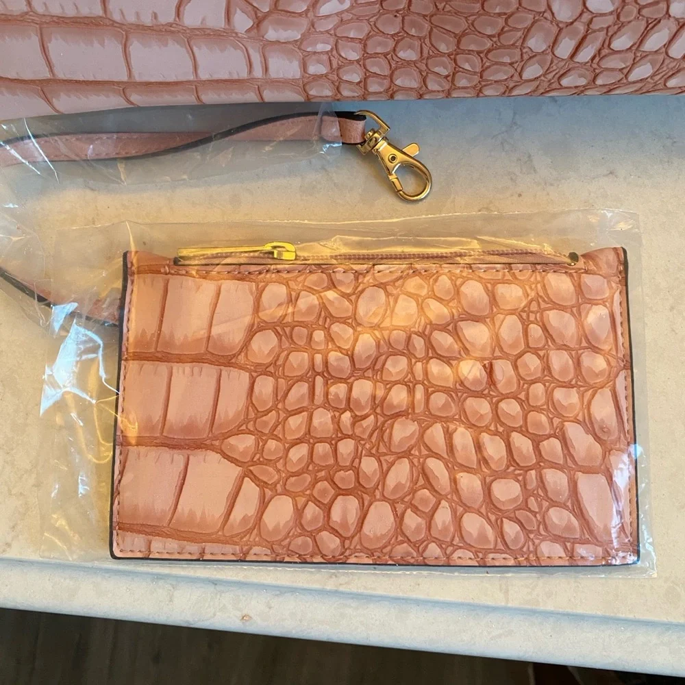 De Vesti Blush Croc-Embossed Tote and Pouch Set - Picture 3 of 7